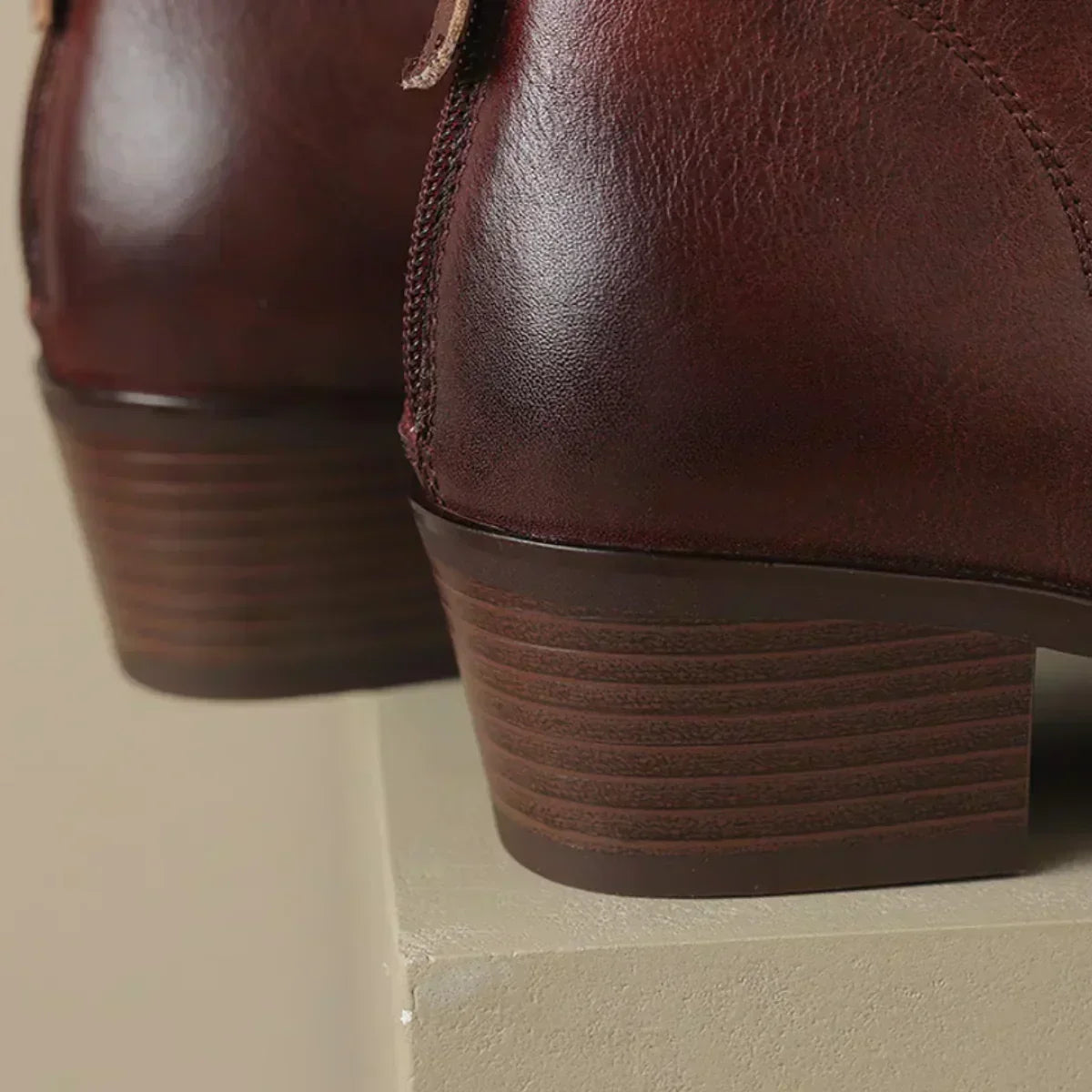 MAISON LORÉ Damen-Lederstiefeletten mit niedrigem Absatz