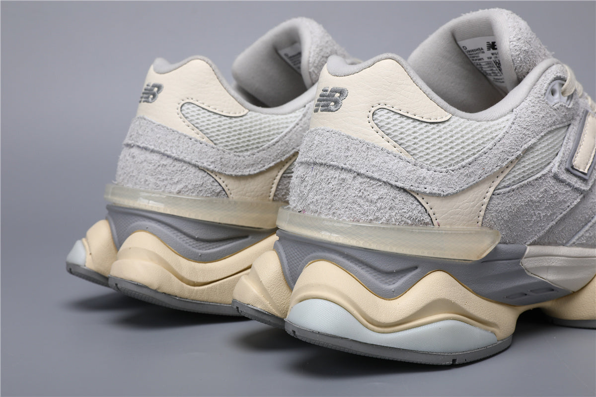 Baskets unisexes New Balance 9060 grises et blanches